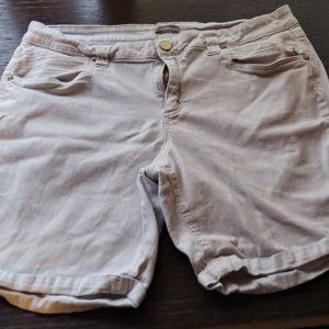 New Directions Women's 16 Shorts